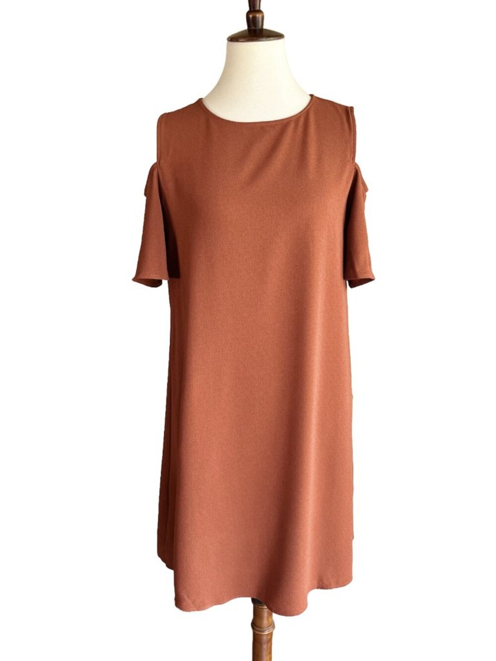 Bobeau Womens Crew Neck Cold Shoulder Shift Dress Size M - Picture 2 of 16